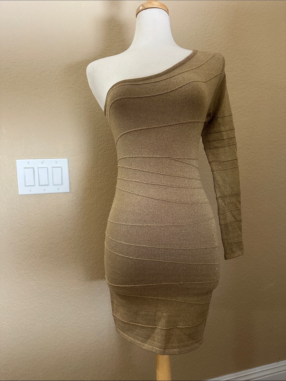 the clothing company One-Shoulder Shimmer Brown Bodycon Dress size Small